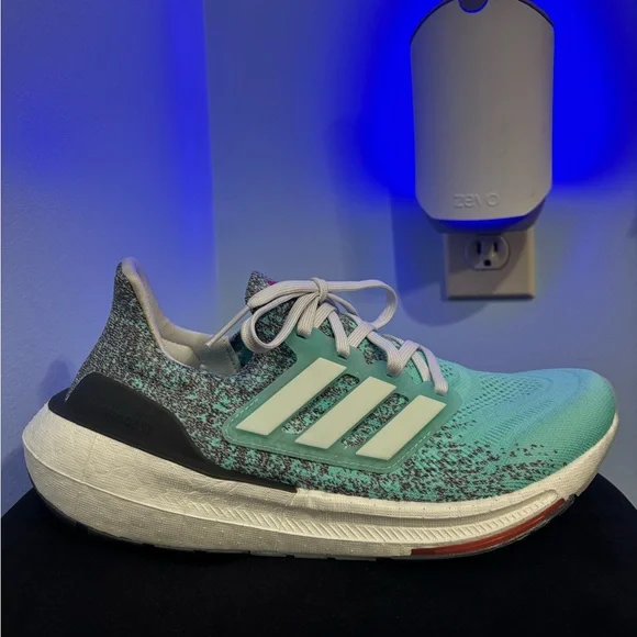 Adidas Ultraboost Light Running Shoes - Picture 3 of 6